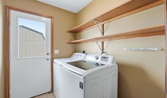 302 Willard Dr, Auburn, IN 46706