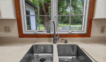 1724 Chatham Ave, Arden Hills, MN 55112