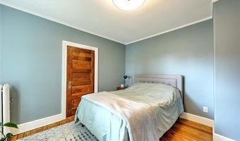 15 Wollaston St, Cranston, RI 02910