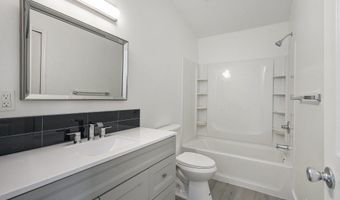 1366 N Bay Dr, Ann Arbor, MI 48103