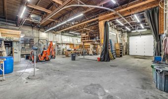 1567 Hammond St, Bangor, ME 04401