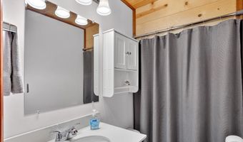 1026 Captain Ave, Aurora, MO 65605