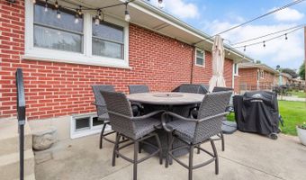 690 W Willow Gln, Addison, IL 60101