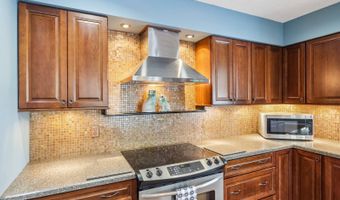 838 Lynnhaven Ln, Akron, OH 44313