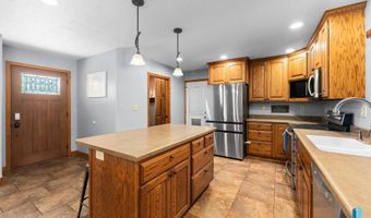 201 S 5th Ave, Brandon, SD 57005