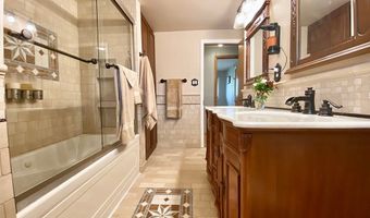 693 Edgewater Dr, Amherst, NY 14228