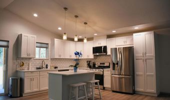 329 Hardy Loop, Bonners Ferry, ID 83805