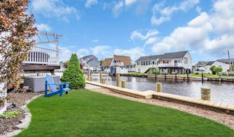 221 Magnolia Dr, Bayville, NJ 08721