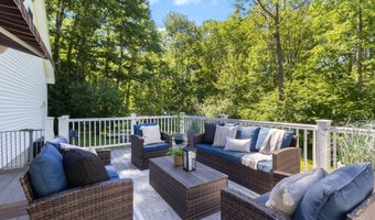 352 Log Cabin Rd, Arundel, ME 04046