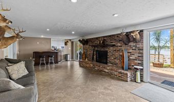 7580 BEACH Dr, Pasadena, MD 21122