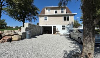 100 8th St, Adair, IA 50002