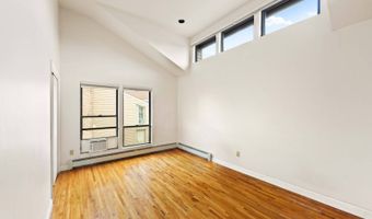28 Crest Hollow Ln, Albertson, NY 11507