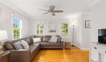 28 Wilbur Ave, Newport, RI 02840