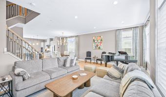 31 Valiant Ct, Middletown, NJ 07748