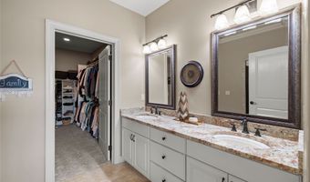 904 Eagle Creek Blvd SW, Altoona, IA 50009