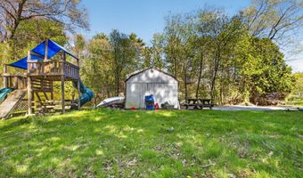 6 North Rd, Foster, RI 02825