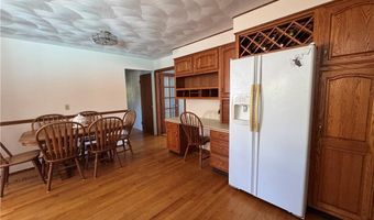 8 Meadow Ln, Coventry, RI 02816