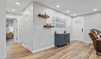 108 12th Ave SW, Altoona, IA 50009