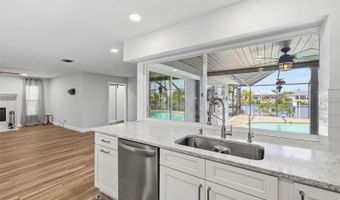 831 CHIPAWAY Dr, Apollo Beach, FL 33572