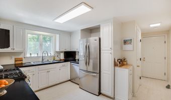 240 Bragg's Ln, Barnstable, MA 02630