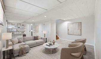 19 E MYRTLE St A, Alexandria, VA 22301