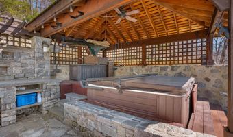 11 Driftwood Rd, Danbury, CT 06811