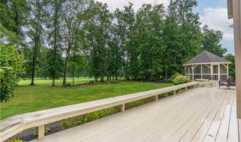 438 Club Dr, Aurora, OH 44202