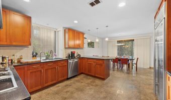 10 Morley Ct, Albertson, NY 11507