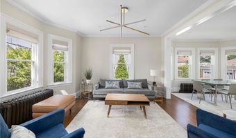 26 Narragansett Ave, Newport, RI 02840