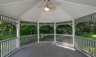 1 Mountaincrest Dr, Cheshire, CT 06410