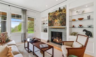 25 Walnut St, Jamestown, RI 02835