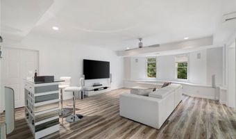 765 Falls Landing Ct, Alpharetta, GA 30022