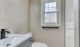 825 Old Hartford Rd, Colchester, CT 06415