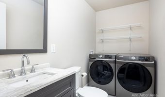2 Maple Village Ct, Ann Arbor, MI 48103