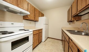 1411 E Rushmore Dr, Brandon, SD 57005