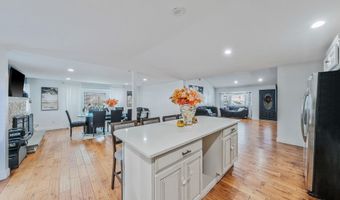 62 Bayside Ave, Amity Harbor, NY 11701