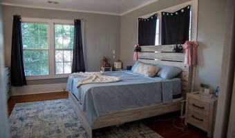 66 Weaver St, Baxley, GA 31513