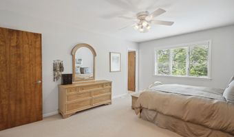 1923 N Carlyle Pl, Arlington Heights, IL 60004
