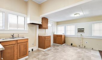 801 Godchaux St, Abbeville, LA 70510