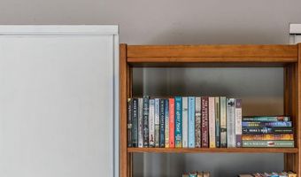 3333 N CASALOMA Dr 9, Appleton, WI 54913