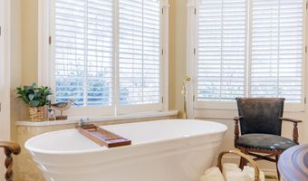 708 Town And Country Dr, Adel, GA 31620
