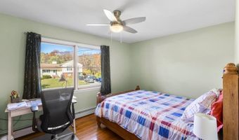 4 Saturn Ct, Alloway, NJ 07422