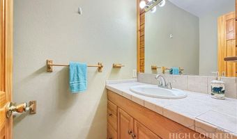 321 Grays Shadow Ln, Banner Elk, NC 28604