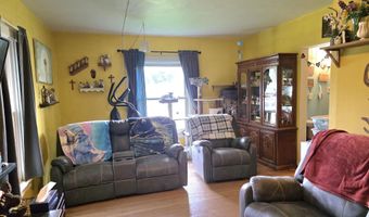 404 Worth St, Ackley, IA 50601