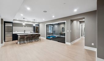 7805 CAYUGA Ave, Bethesda, MD 20817