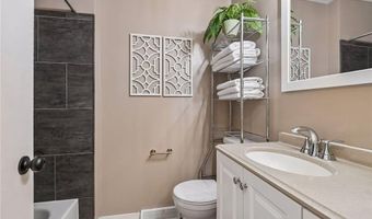 1432 Arden View Dr, Arden Hills, MN 55112