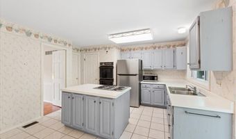 14 Cambridge Circle Ct, Ballwin, MO 63011