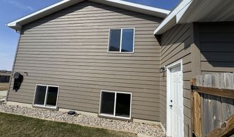 2214 S Lawson St, Aberdeen, SD 57401