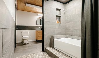 510 N Vine St, Agency, IA 52530