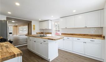 14 W Natick Rd, Warwick, RI 02886